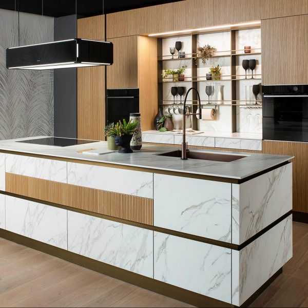 cucina-moderna-kaori-bambu-eos-gres-wgite-marble