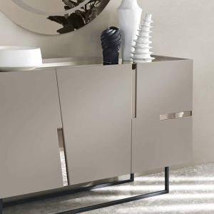 3-Madia credenza 3 ante inserti specchio Bronzo con scocca Tortora GIRONA con piedini sagomati